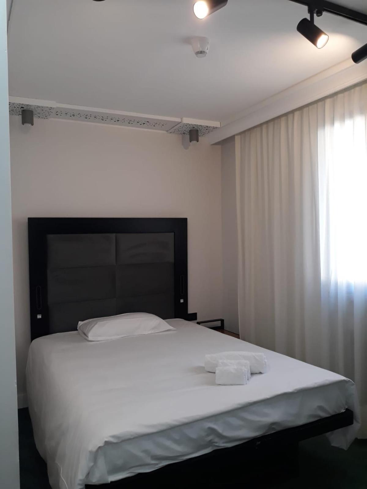 Hotel Celis Barcis Exterior photo