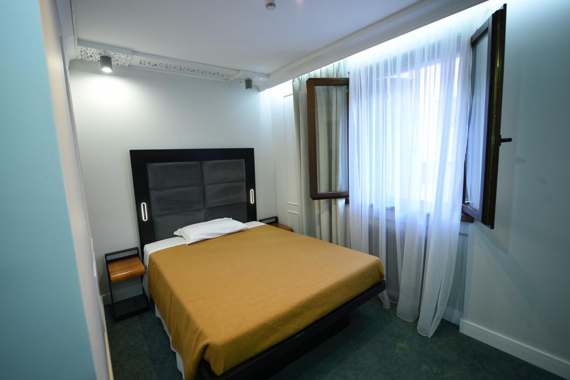 Hotel Celis Barcis Exterior photo